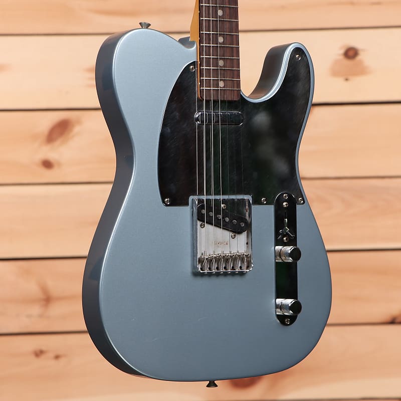 Fender Chrissie Hynde Telecaster — Ice Blue Metallic — MXC01331 hynde chrissie reckless