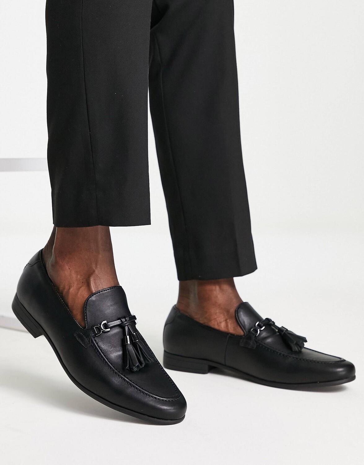 

Черные лоферы из искусственной кожи с кисточками ASOS DESIGN