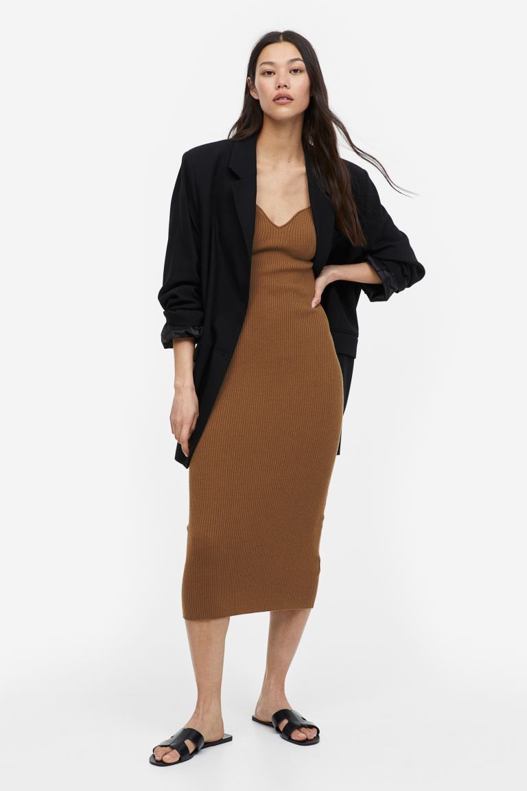 цена Трикотажное платье в рубчик H&M, коричневый
