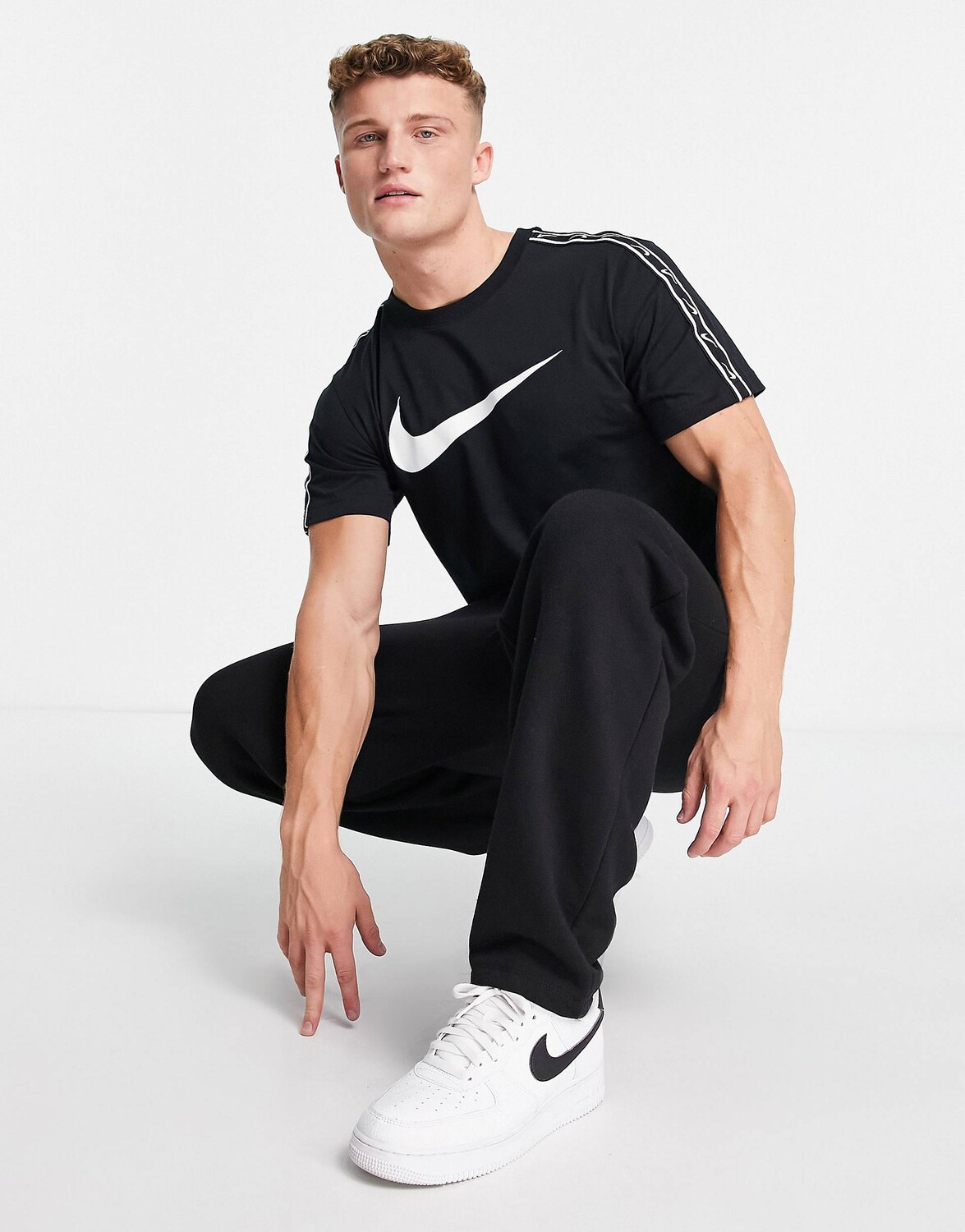 

Черная футболка Nike Repeat Pack