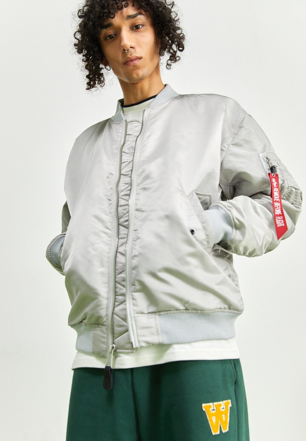 

Бомбер Alpha Industries
