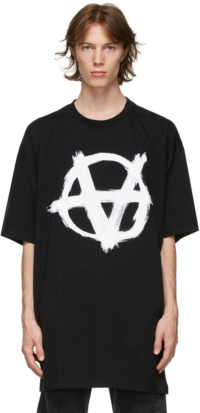 

Черная объемная футболка с логотипом Anarchy Gothic VETEMENTS