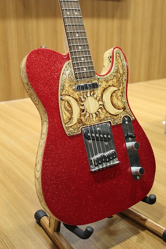 

Новая гитара Sparks Squier Telecaster Custom с пирографической гитарой