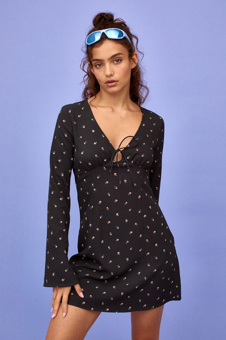 

Узорчатое платье с галстуком H&M, черный/маленькие цветы