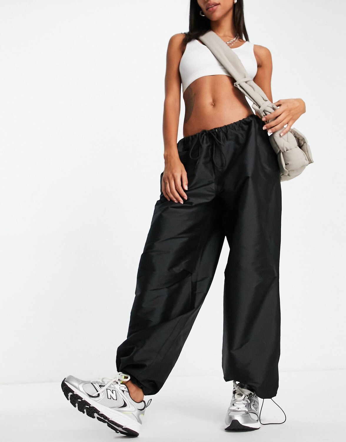

Черные блестящие брюки оверсайз Topshop