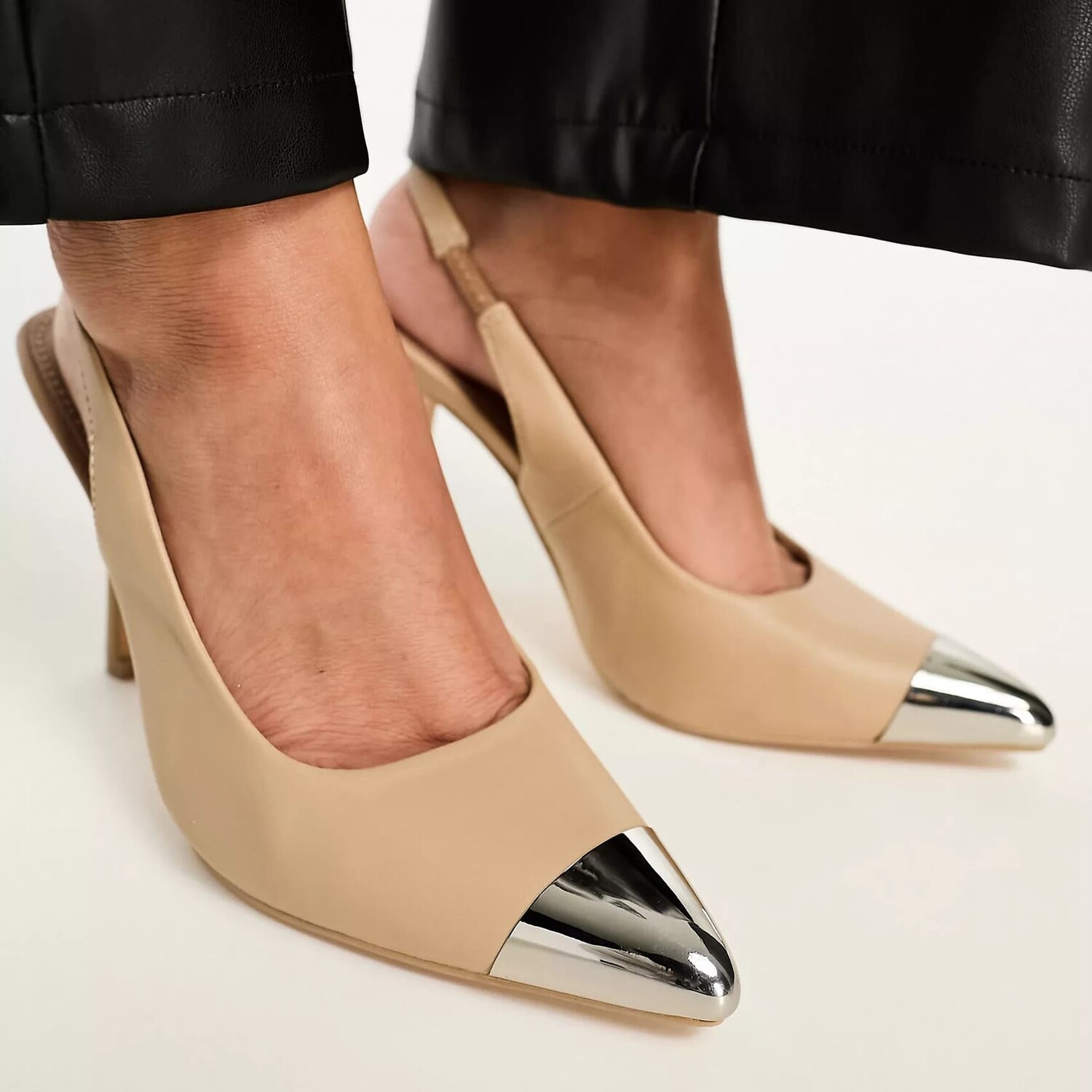

Туфли Public Desire Wide Fit Camrin Slingback, бежевый/серебристый