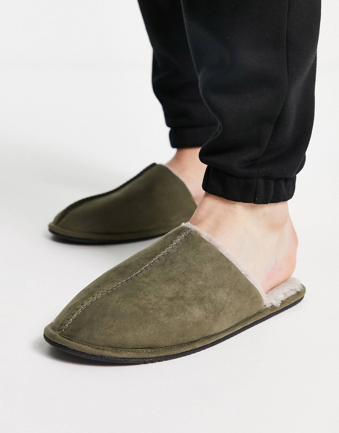 

Слипоны цвета хаки с бежевой подкладкой из искусственного меха ASOS DESIGN
