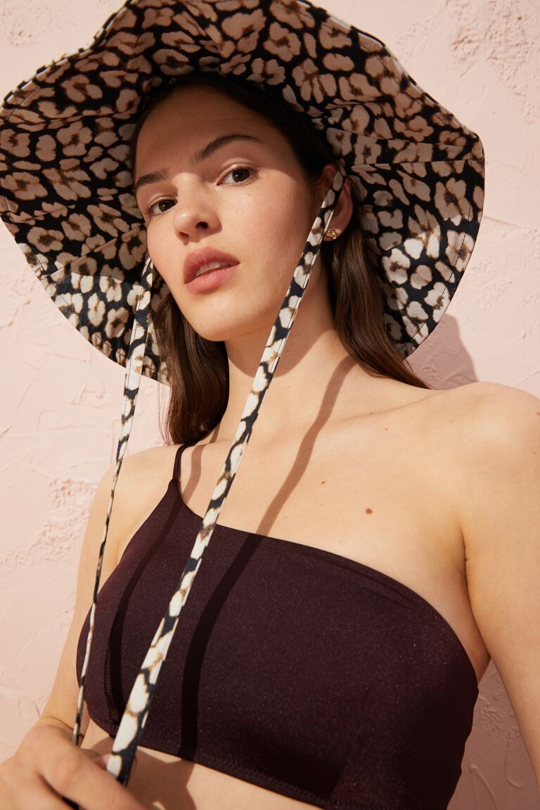 

Стеганый лиф бикини на одно плечо H&M, коричневый