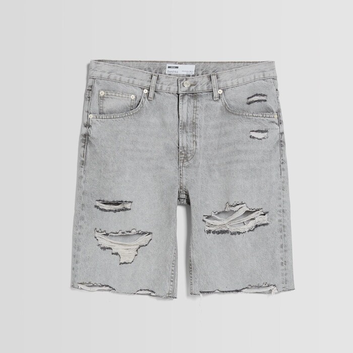 

Джинсовые шорты Bershka Slim Fit Ripped Bermuda, серый