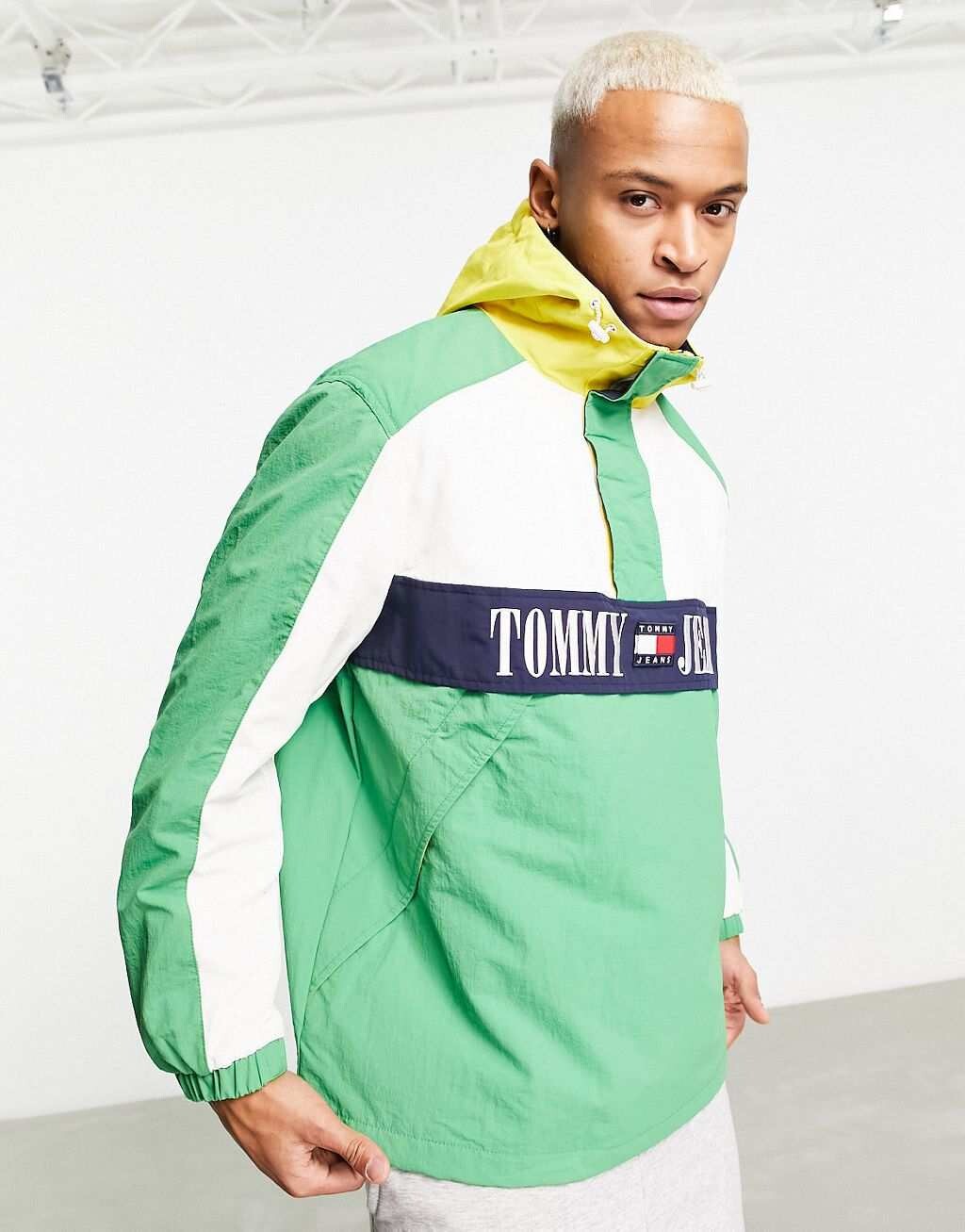 

Разноцветная объемная куртка на молнии Tommy Jeans Chicago