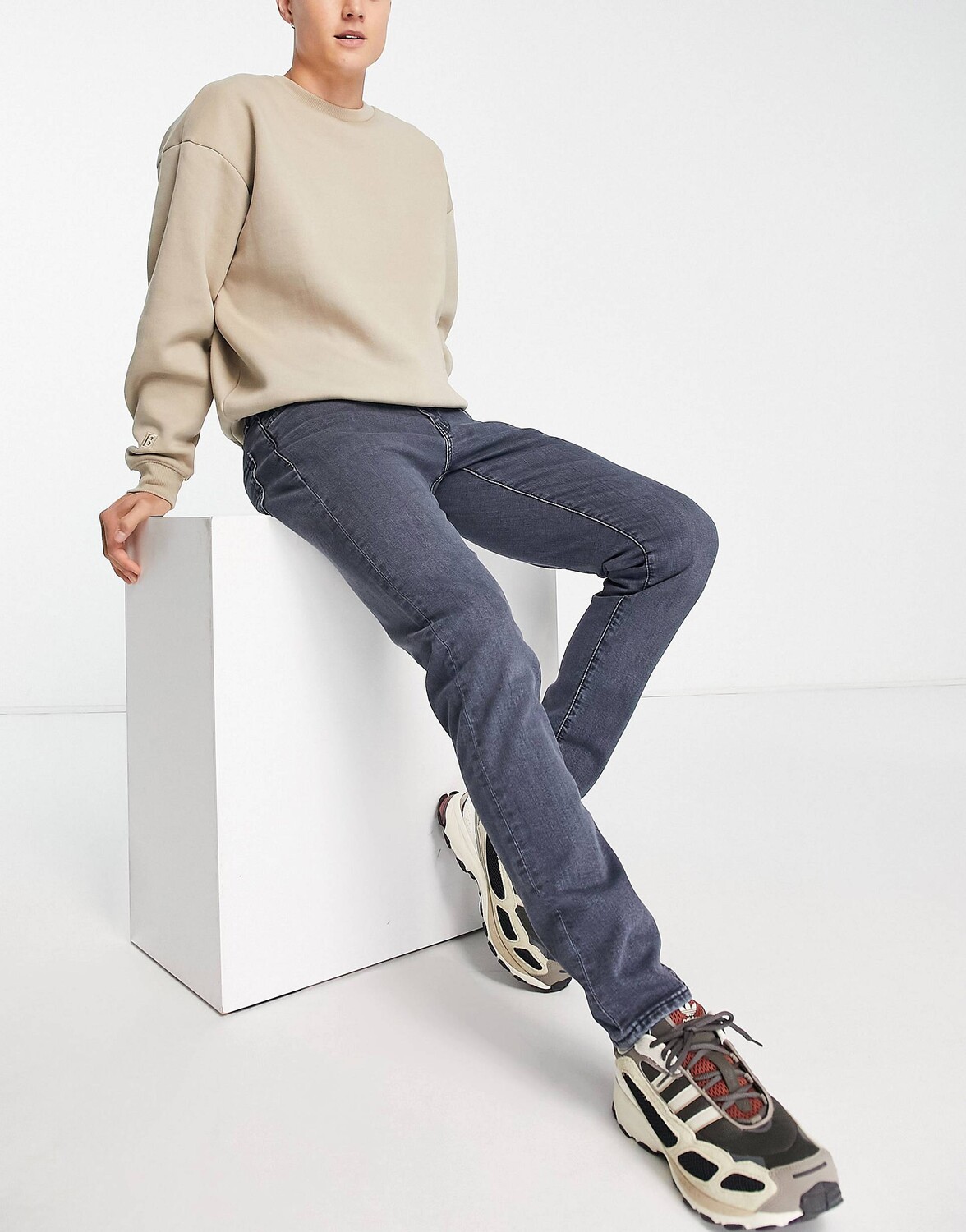 

Темно-серые зауженные джинсы Levi's 512