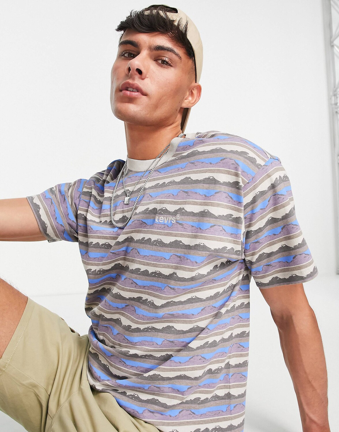 

Футболка Levi's с фиолетовым принтом в полоску