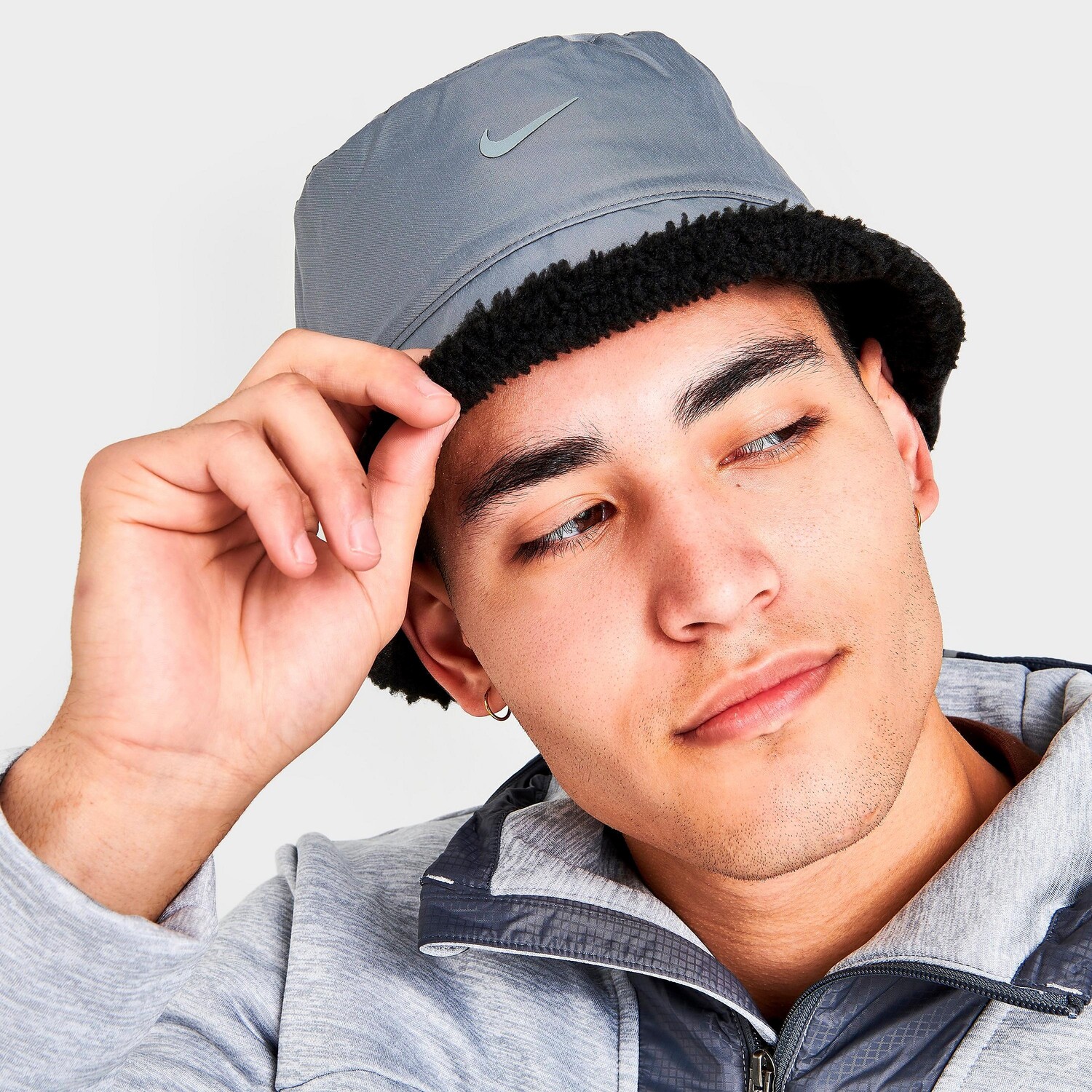

Двусторонняя шляпа-ведро из шерпы Nike Sportswear, черный