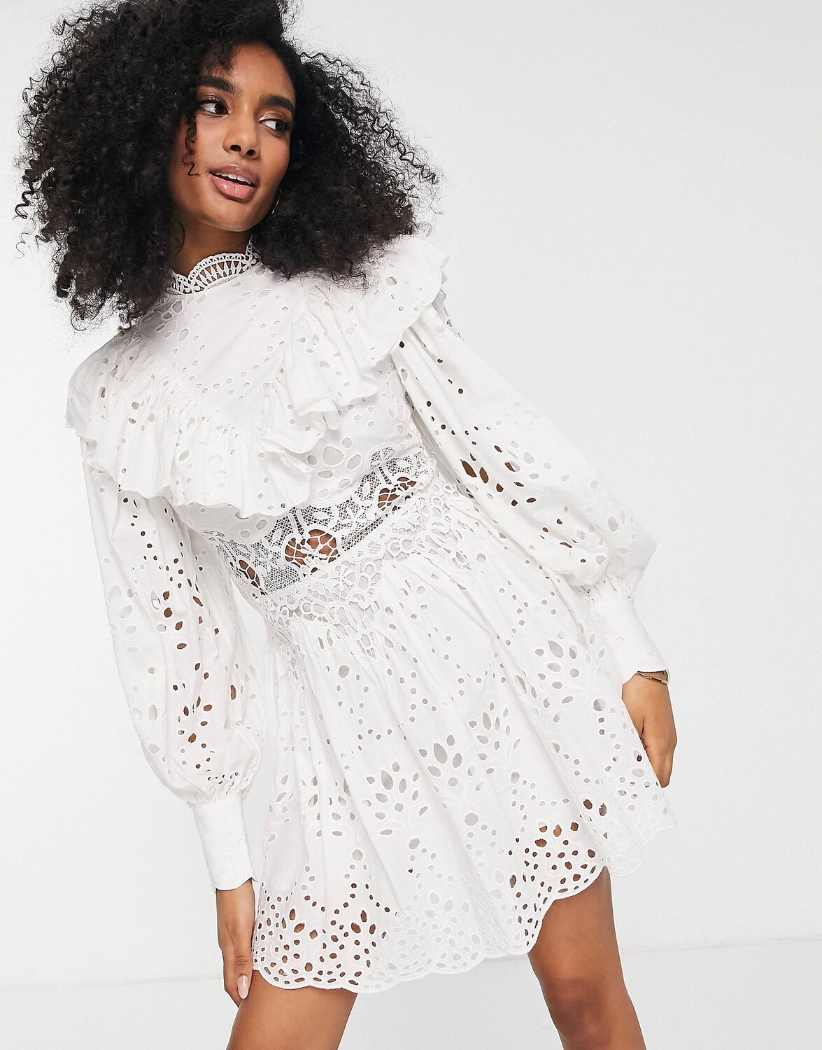 

Белое платье мини с завышенной талией и рюшами ASOS EDITION