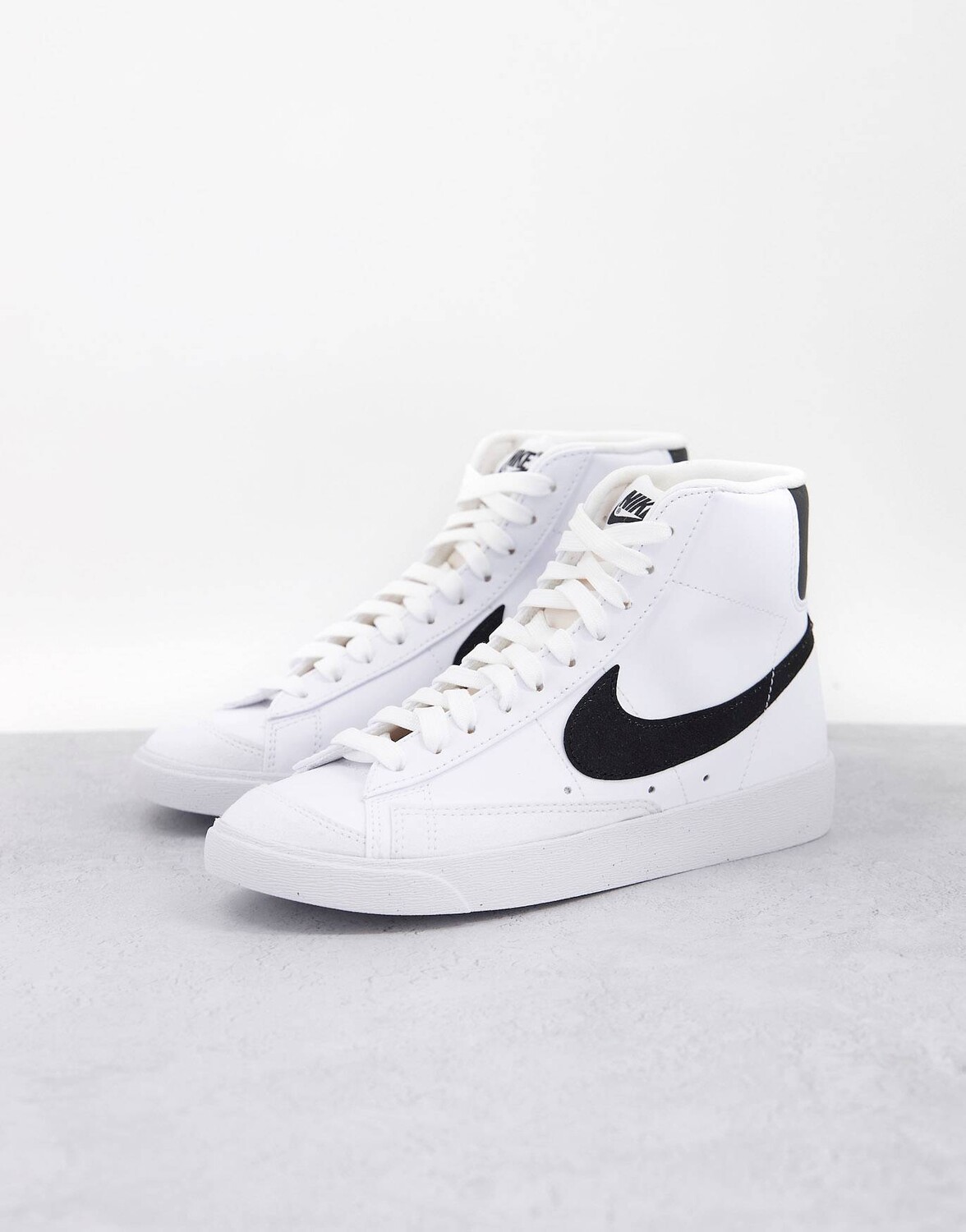 

Бело-черные кроссовки Nike Blazer Mid '77 - WHITE, Черный