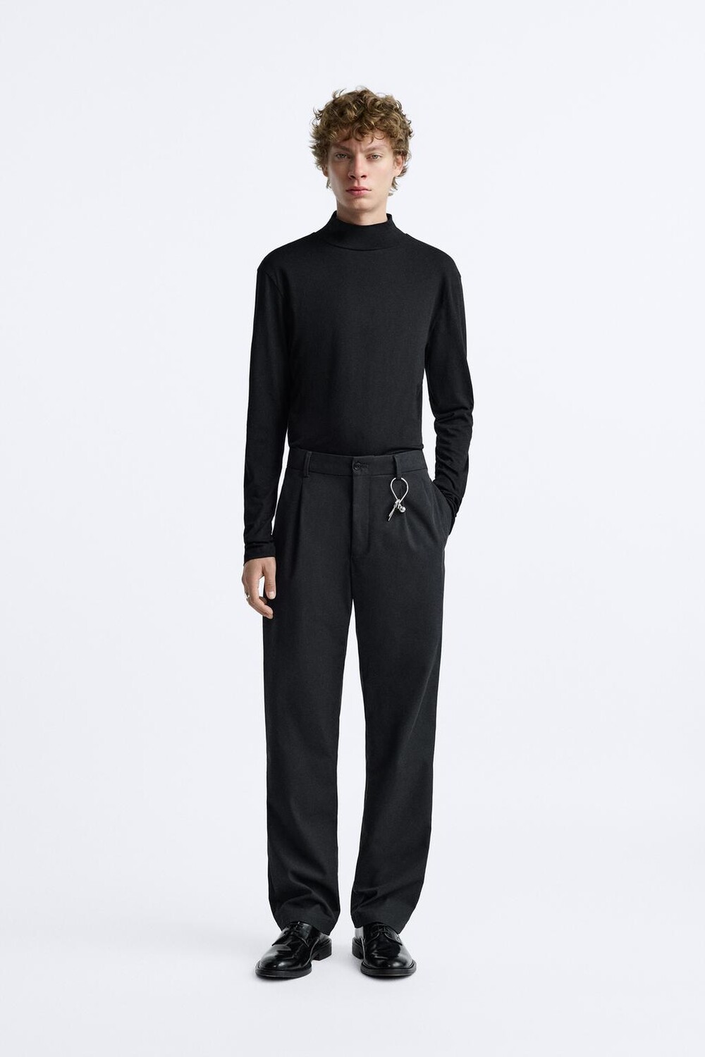 

Мягкая футболка с вырезом ZARA, черный