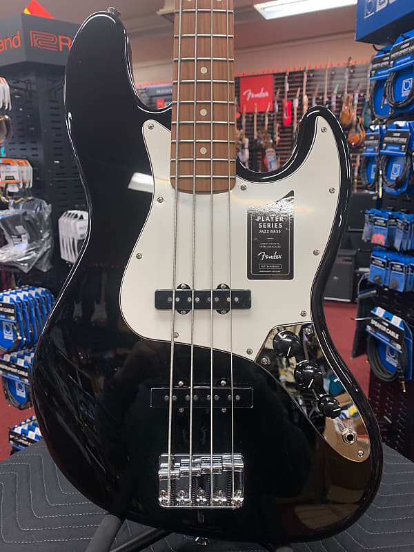 

Бас-гитара Fender Player Jazz Bass — черная с накладкой Pau Ferro