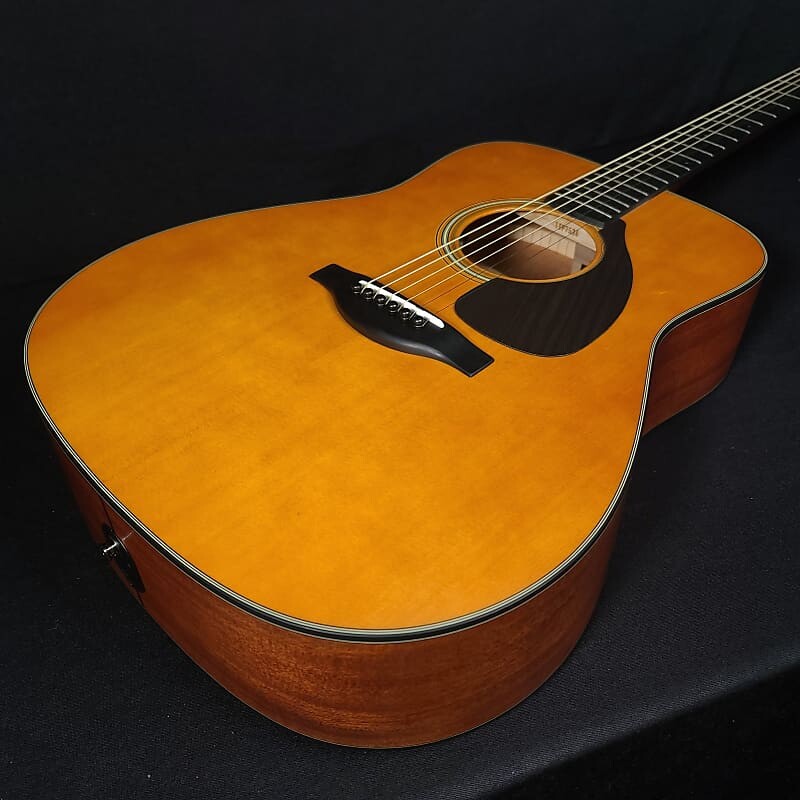 

Электроакустическая гитара Yamaha FGX5 Red Label с жестким футляром