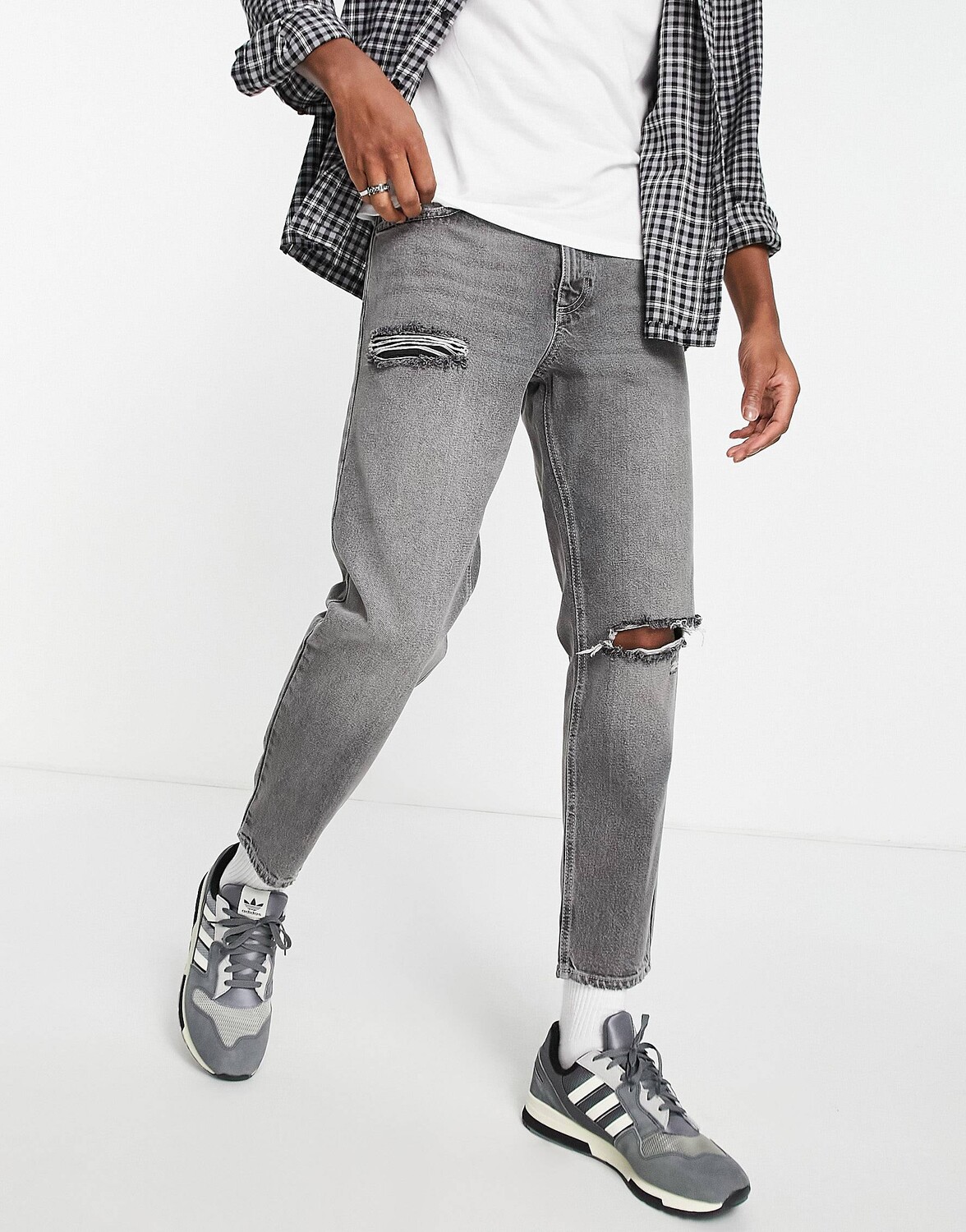 

Черные классические джинсы с прорезями на коленях ASOS DESIGN