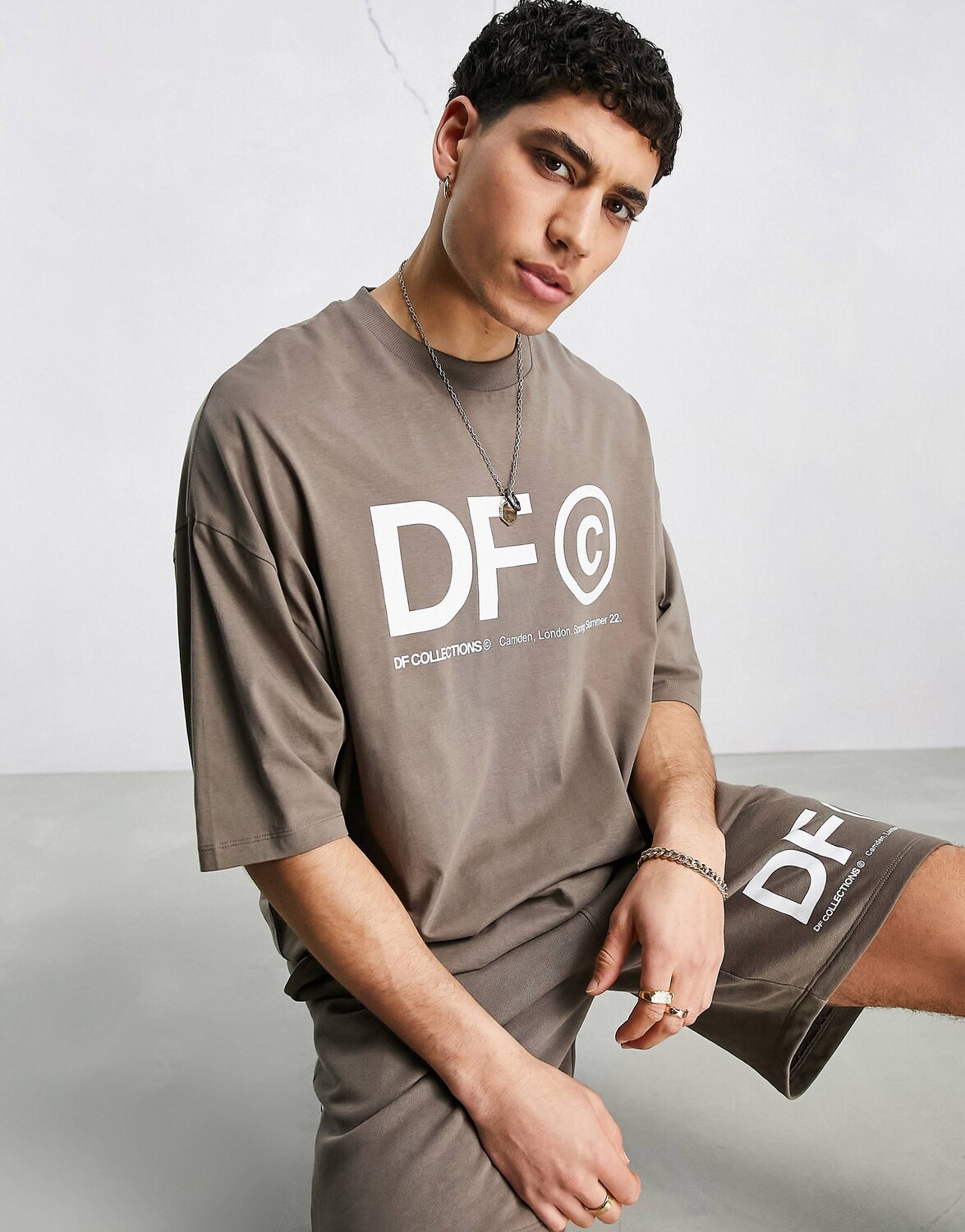 

Шоколадно-коричневая футболка оверсайз с логотипом ASOS Dark Future coord