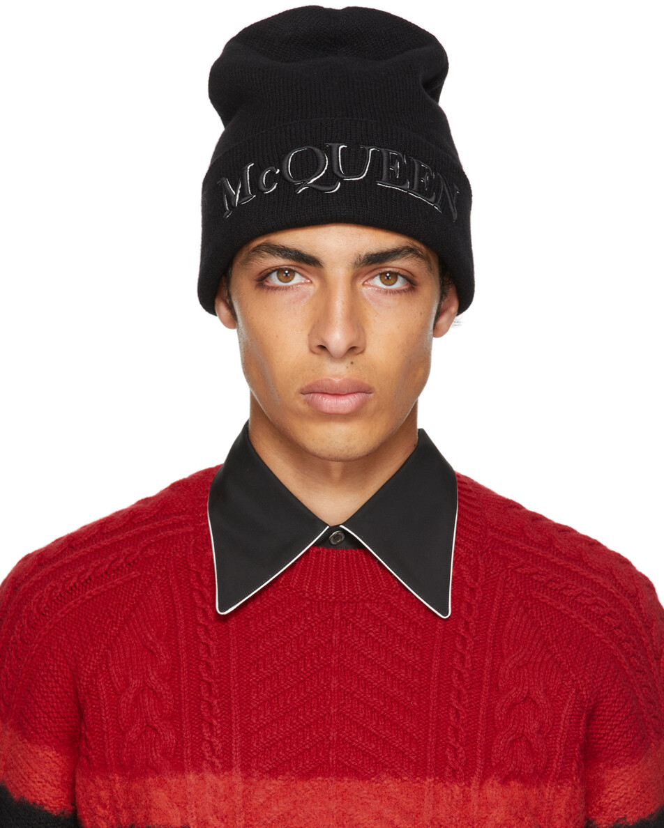 

Черная шапка с логотипом Alexander McQueen
