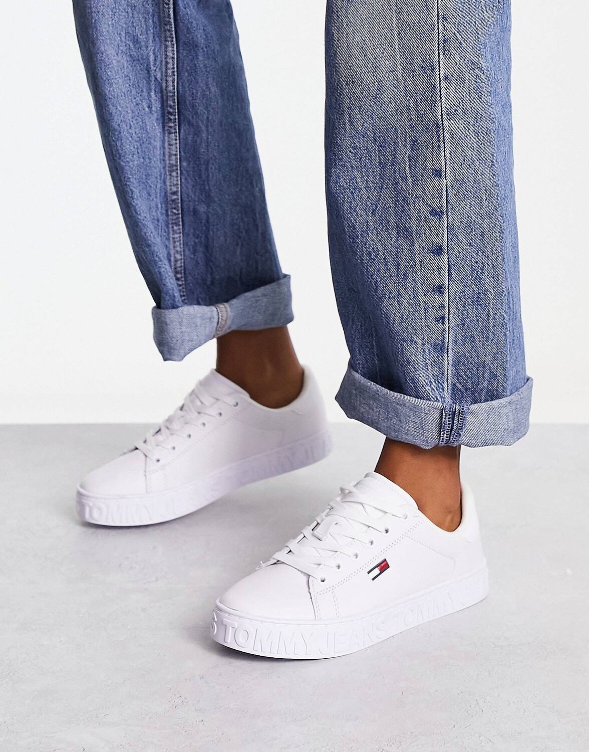 

Белые кожаные кроссовки Tommy Jeans