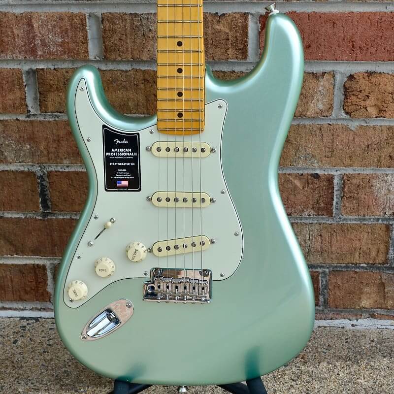 Электрогитара Fender American Professional II Stratocaster, левая рука, кленовый гриф, Mystic Surf Green