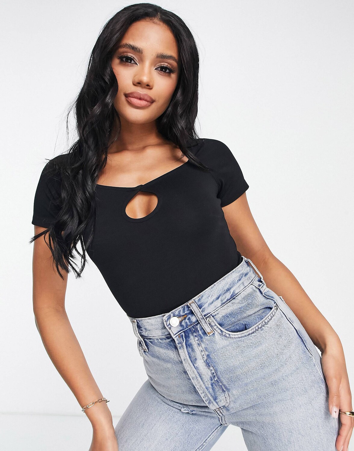 

Черное боди с короткими рукавами и каплевидным вырезом ASOS DESIGN