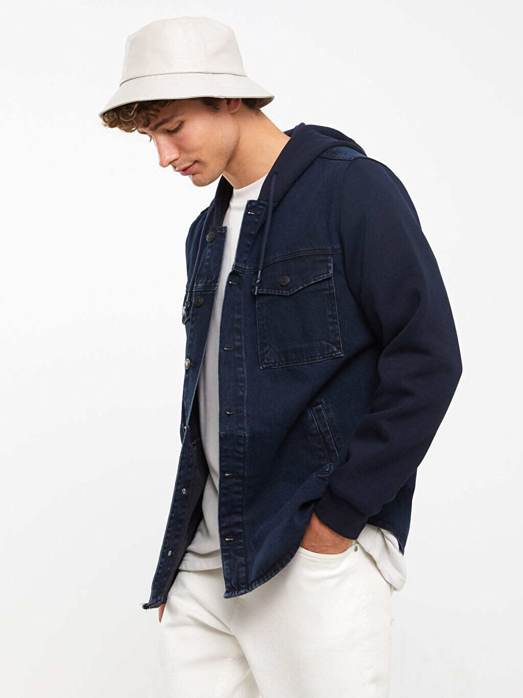 

Мужская джинсовая куртка с капюшоном стандартной выкройки LCW Jeans, Черный