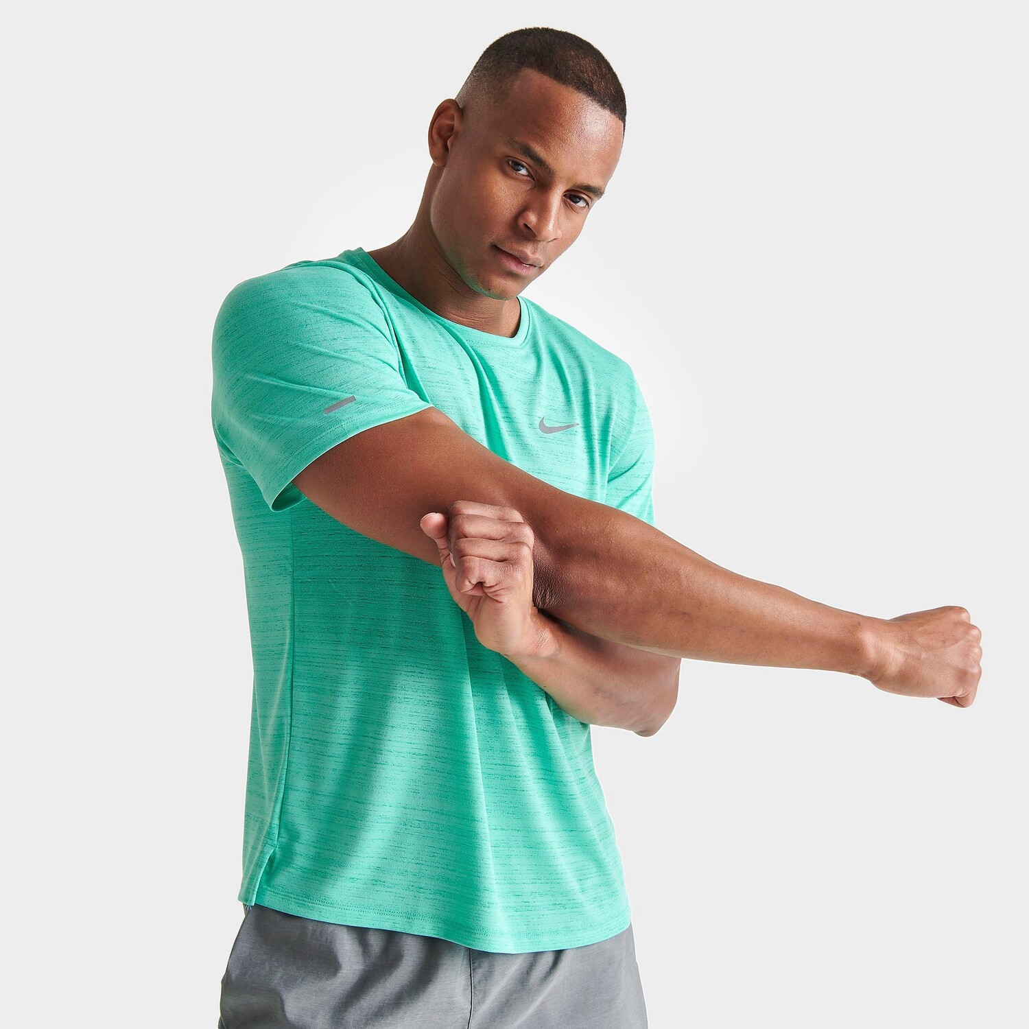 

Мужская беговая футболка Nike Dri-FIT Miler, зеленый