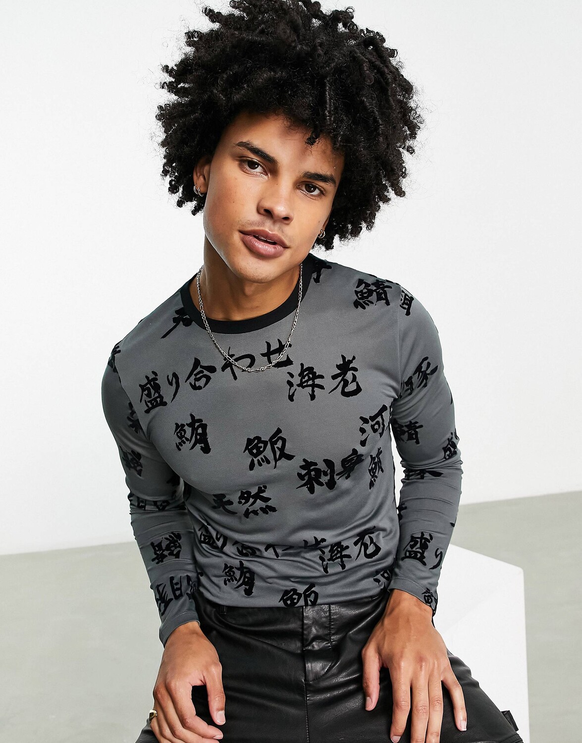 

Укороченная футболка скинни с длинными рукавами ASOS DESIGN из флока по всей поверхности