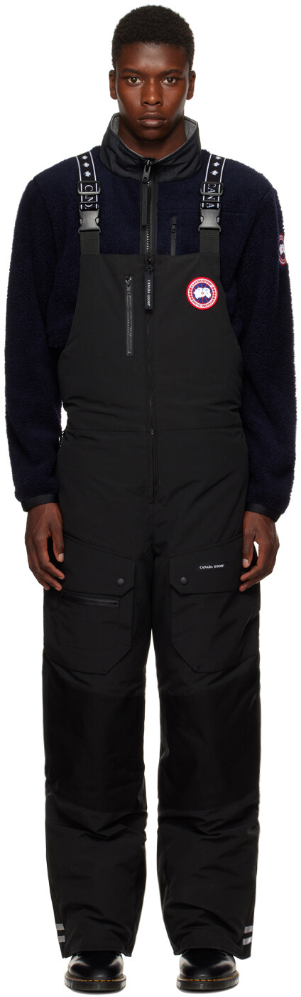 

Черный комбинезон Tundra на полукомбинезоне Canada Goose