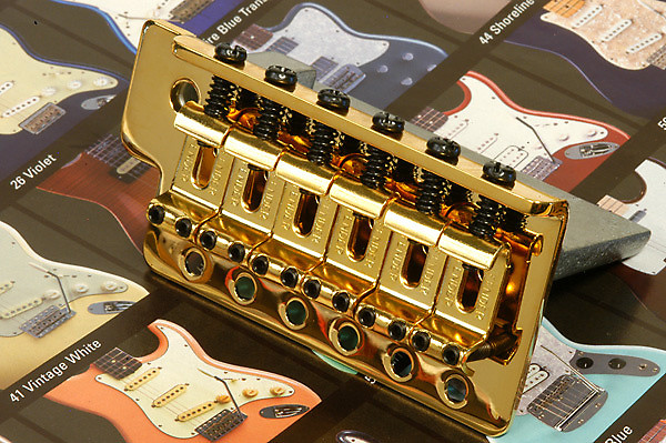 Мост Fender Mexico Stratocaster Gold Tremolo в сборе, 0059561000 005-9561-000 Fender  Mexico Strat Stratocaster Gold Tremolo Bridge Assembly 0059561000 - фото