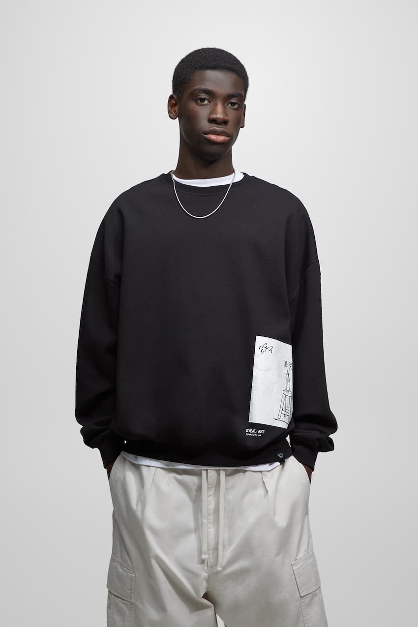 

Толстовка с нашивкой и цветочным принтом Pull&Bear, черный