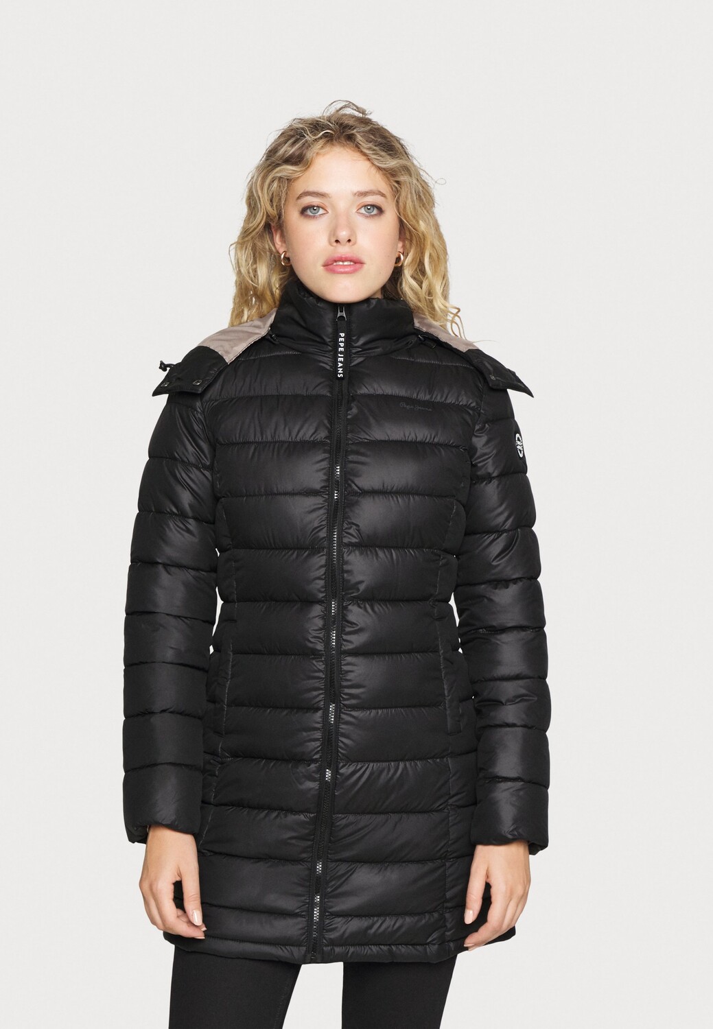 

Пальто зимнее Pepe Jeans, черный
