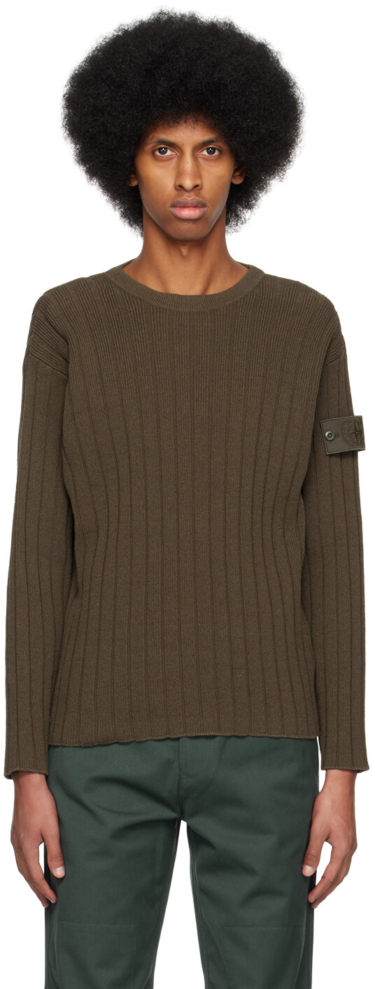 

Зеленый свитер с нашивками Stone Island