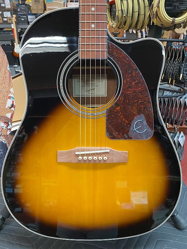 

Epiphone J-15 EC - винтажные солнечные лучи