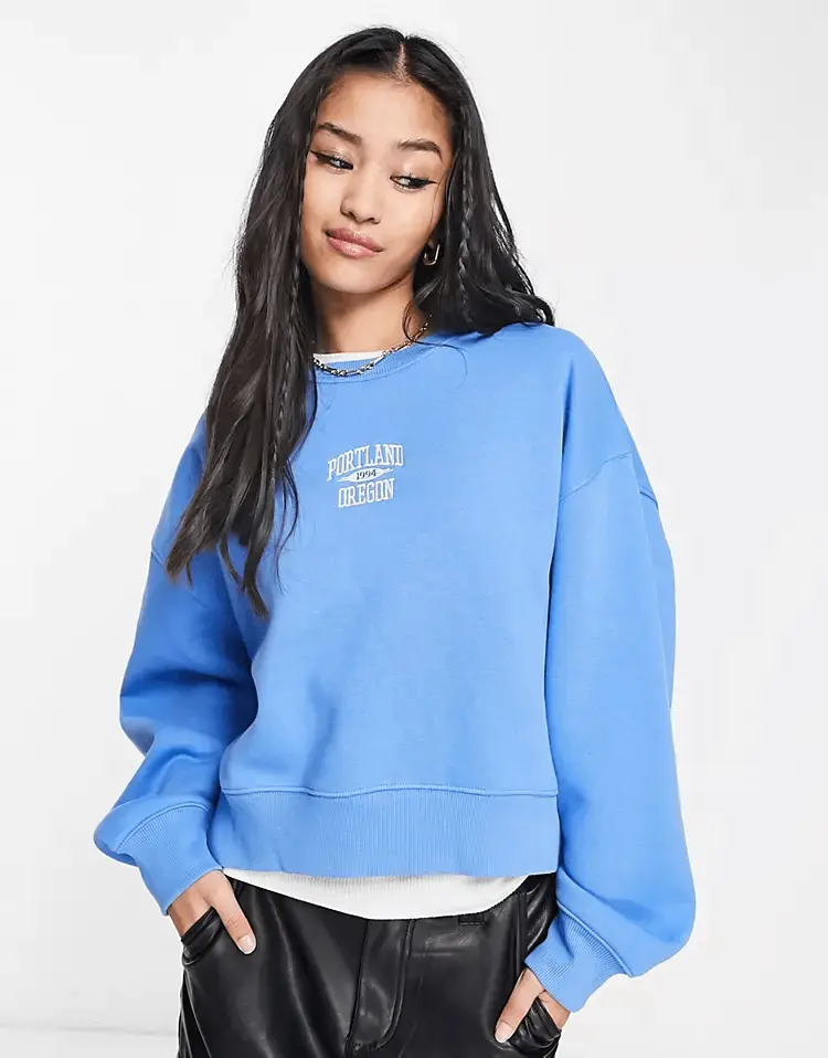 

Свитшот Stradivarius Slouchy With Embroidered Motif, синий