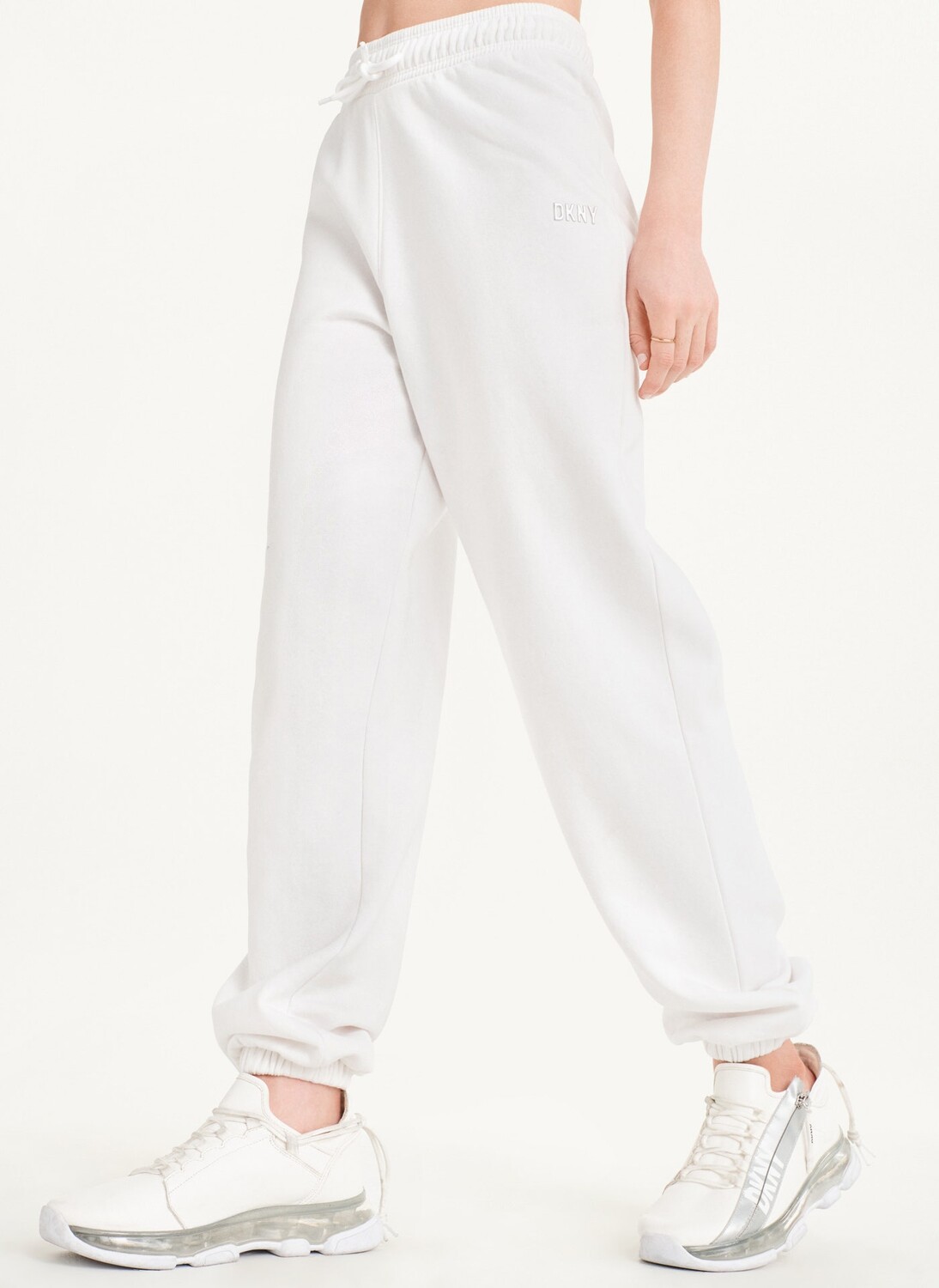 

Спортивные брюки с металлическим логотипом DKNY