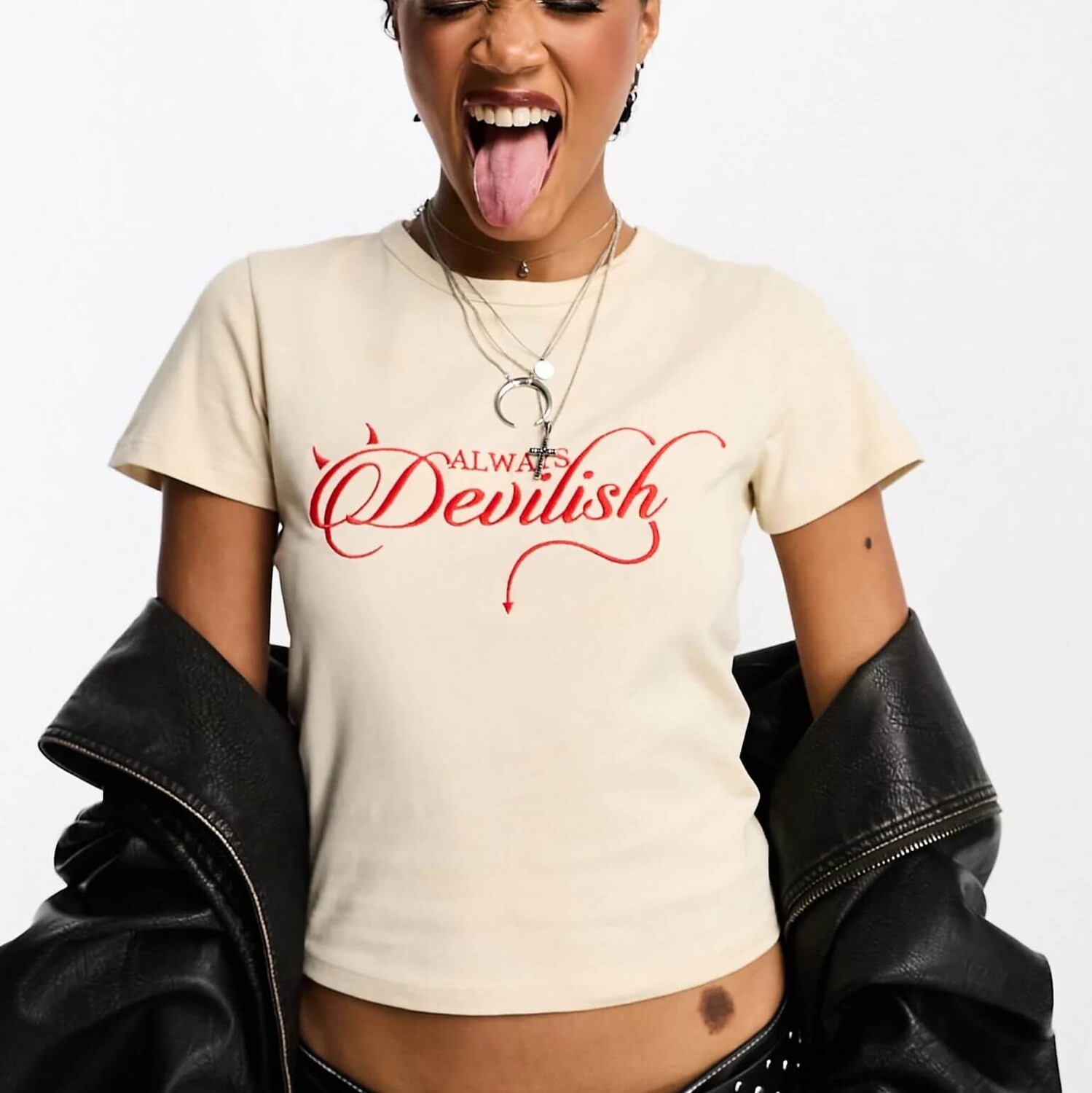 

Футболка с вышитым рисунком Asos Design Halloween Always Devilish, бежевый