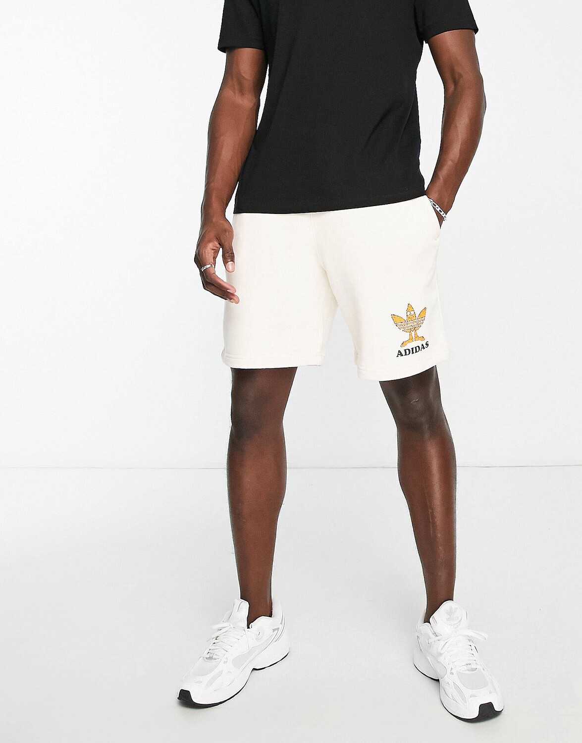 

Белые шорты с логотипом-трилистником adidas Originals