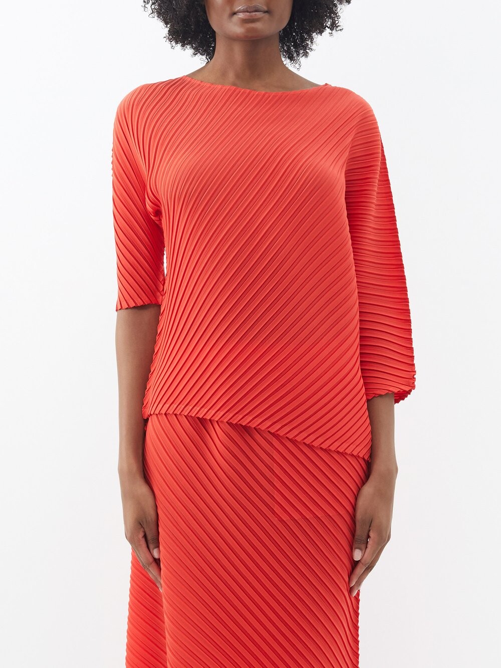 

Топ из технического джерси со складками Issey Miyake, красный