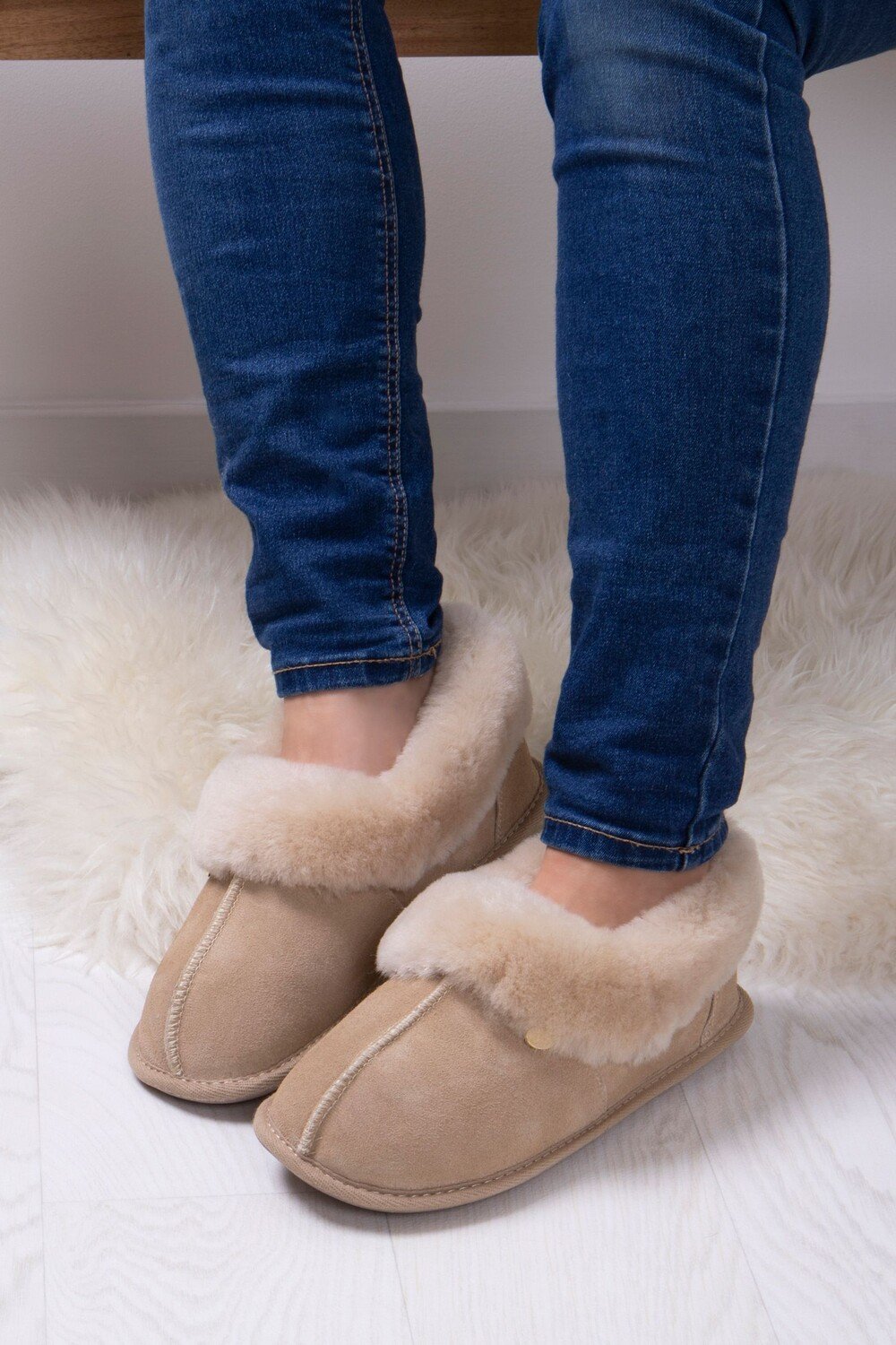 

Классические женские тапочки из овчины Just Sheepskin, коричневый