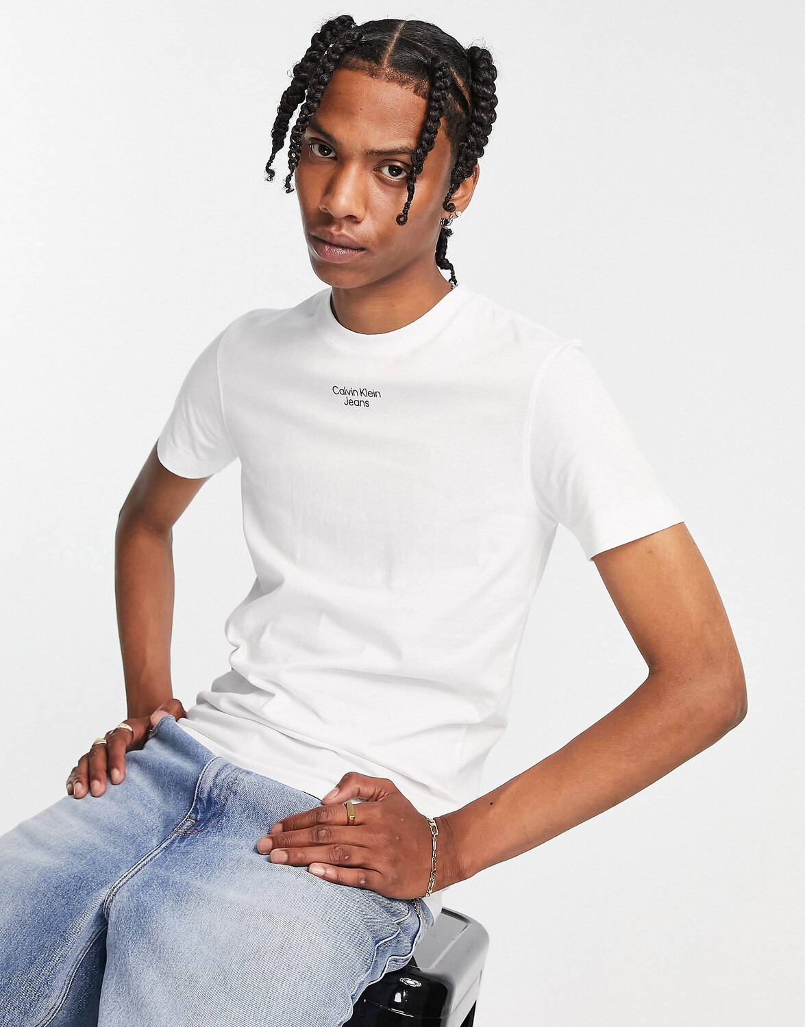 

Белая футболка с логотипом Calvin Klein Jeans