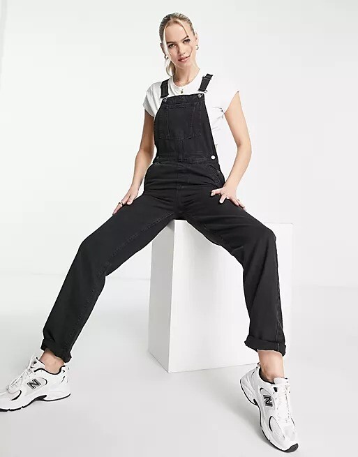 

Выбеленный джинсовый комбинезон ASOS DESIGN Tall, черный