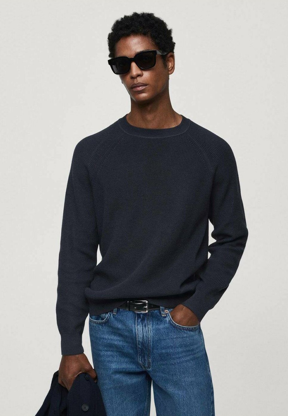 

Вязаный свитер Mango, цвет donkermarine