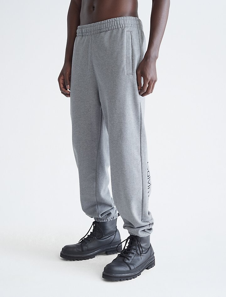 

Стандартные джоггеры с логотипом Calvin Klein, серый