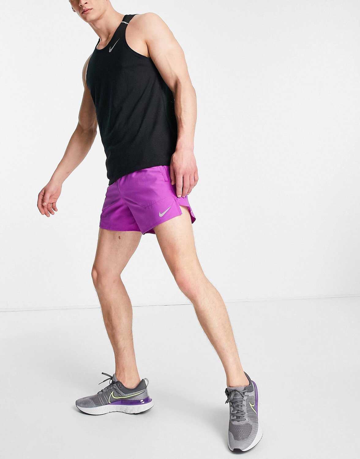 

Фиолетовые 5-дюймовые шорты Nike Running Stride Dri-FIT