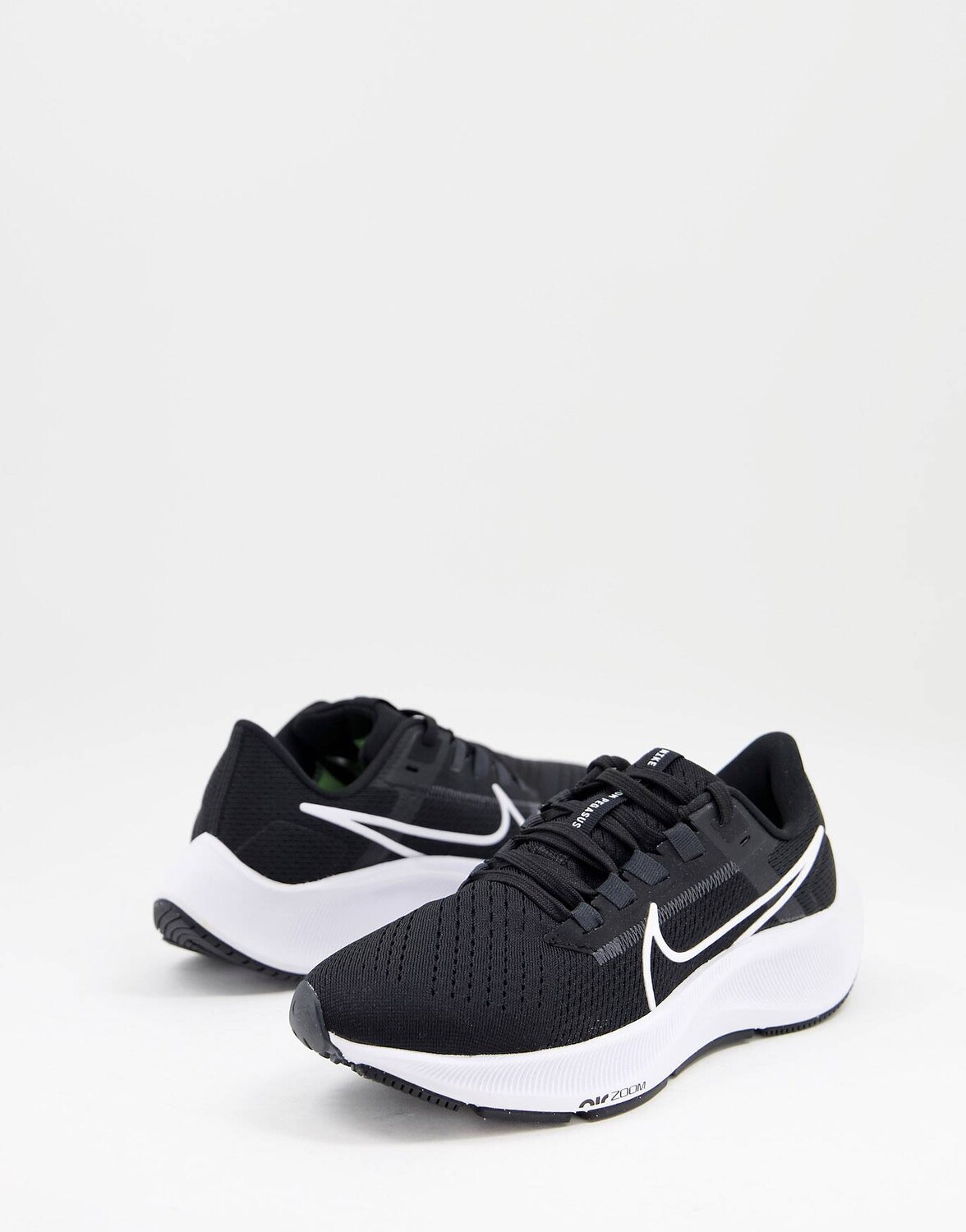 

Черные кроссовки Nike Air Zoom pegasus 38
