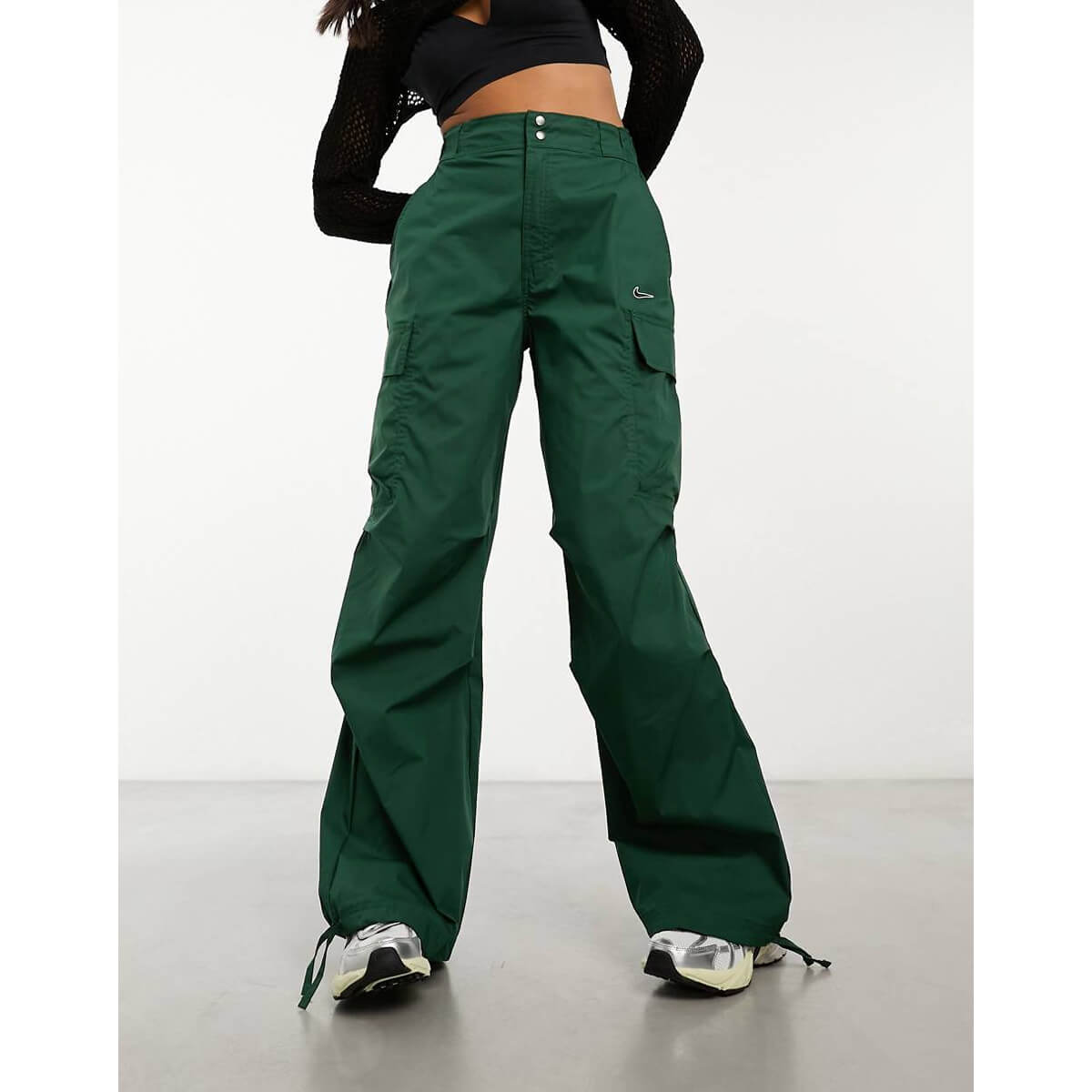 Брюки Nike Streetwear Woven Oversized Cargo, темно-зеленый зеленые нейлоновые брюки карго guess originals